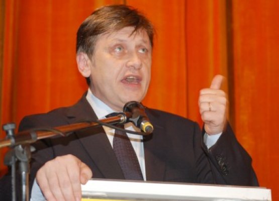 Ce le spune Crin Antonescu contestatarilor din partid